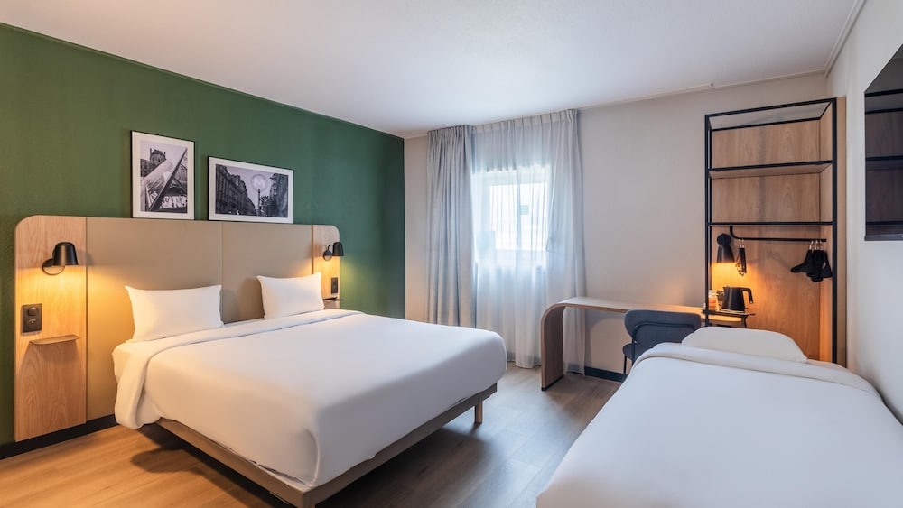 Habitación estándar, 1 cama de matrimonio del hotel CAMPANILE ROISSY. Foto 4
