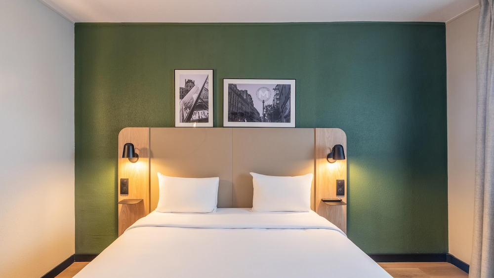 Habitación estándar, 1 cama de matrimonio del hotel CAMPANILE ROISSY. Foto 5