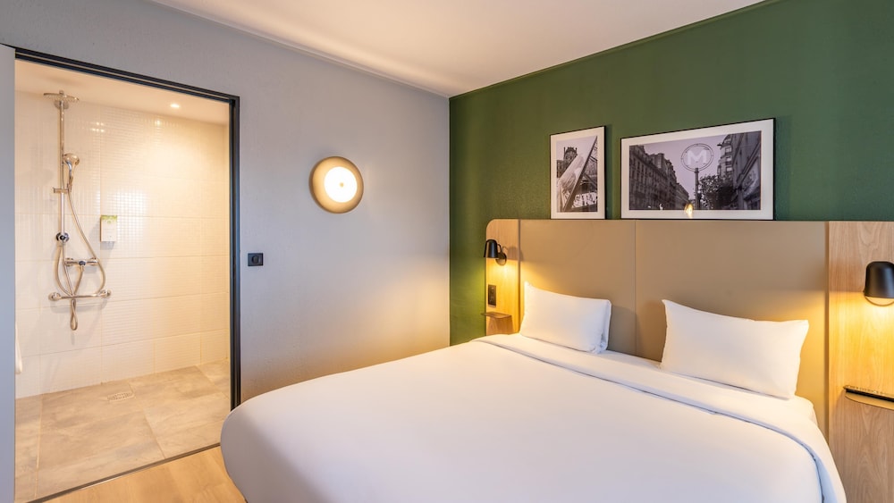 Habitación estándar, 1 cama de matrimonio del hotel CAMPANILE ROISSY. Foto 7