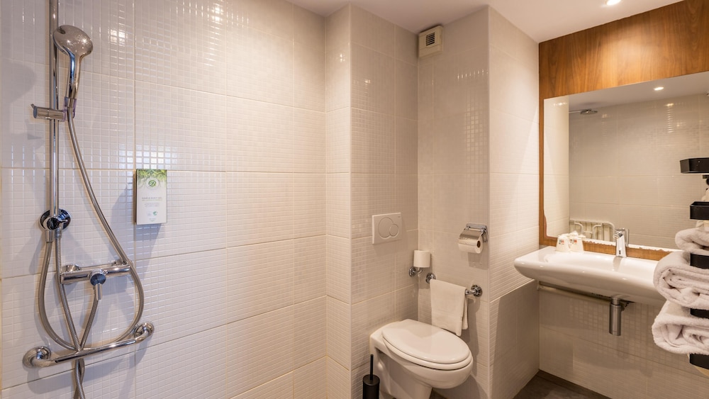 Habitación estándar, 1 cama de matrimonio del hotel CAMPANILE ROISSY. Foto 12