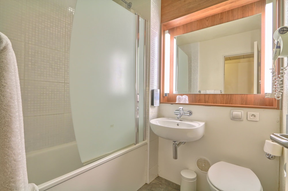 Habitación estándar, 1 cama doble del hotel Campanile PRIME - Roissy - Aéroport Paris CDG. Foto 3