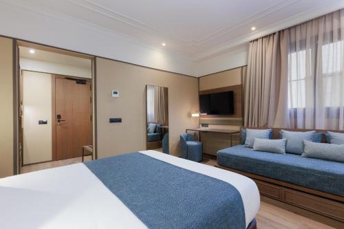 Habitación Triple Estándar Interior del hotel Medinaceli