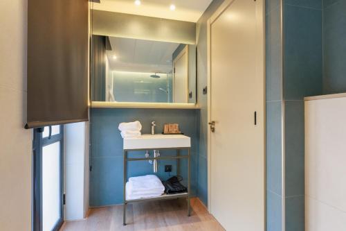 Habitación Triple Estándar Interior del hotel Medinaceli. Foto 4