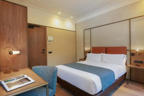 Habitación Superior con cama doble del hotel Medinaceli. Foto 1