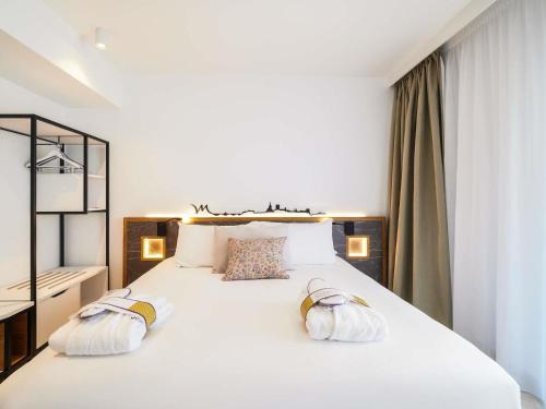 Suite Junior con cama doble y sofá - cama del hotel Mercure Avignon Gare TGV. Foto 4