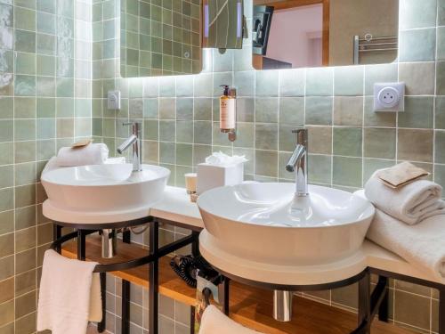 Double Suite with Balcony and One Double Sofa Bed del hotel Mercure Avignon Gare TGV. Foto 8
