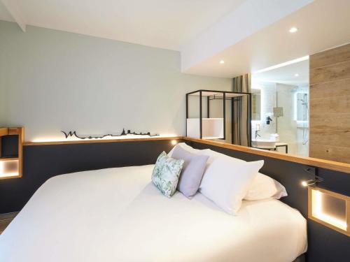 Habitación Doble Clásica con literas y balcón del hotel Mercure Avignon Gare TGV. Foto 2