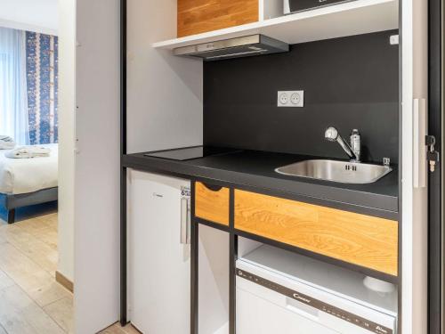 Double Suite with Balcony and One Double Sofa Bed del hotel Mercure Avignon Gare TGV. Foto 6
