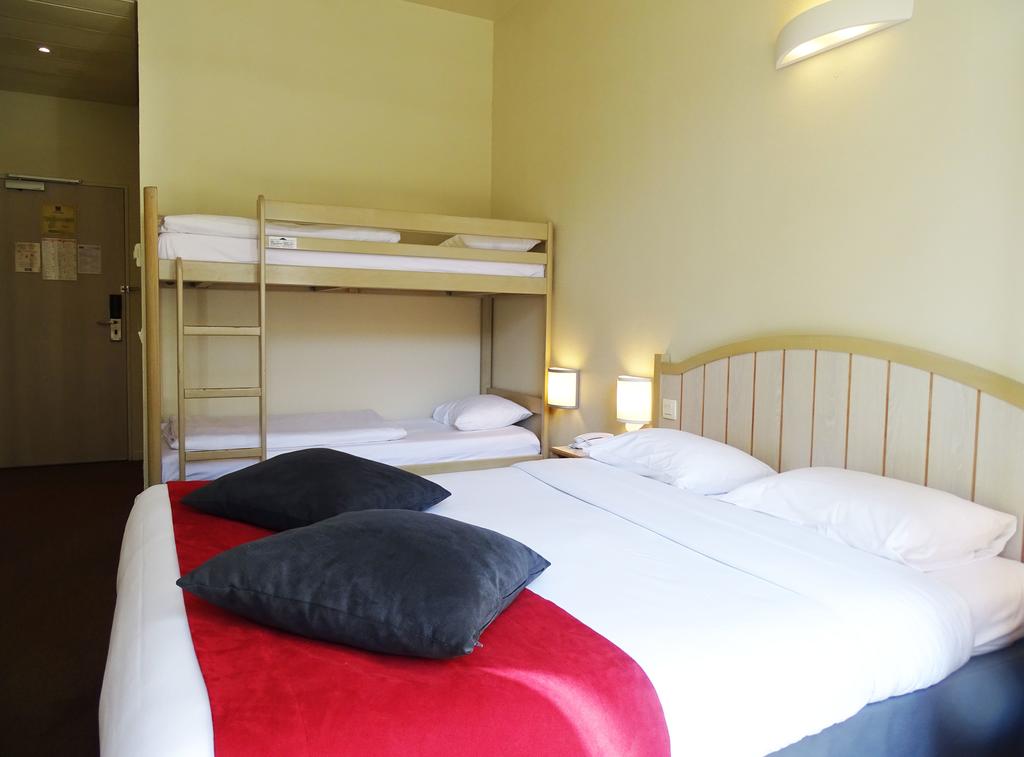 Habitación Estándar con 2 camas individuales y literas del hotel Campanile Val de France
