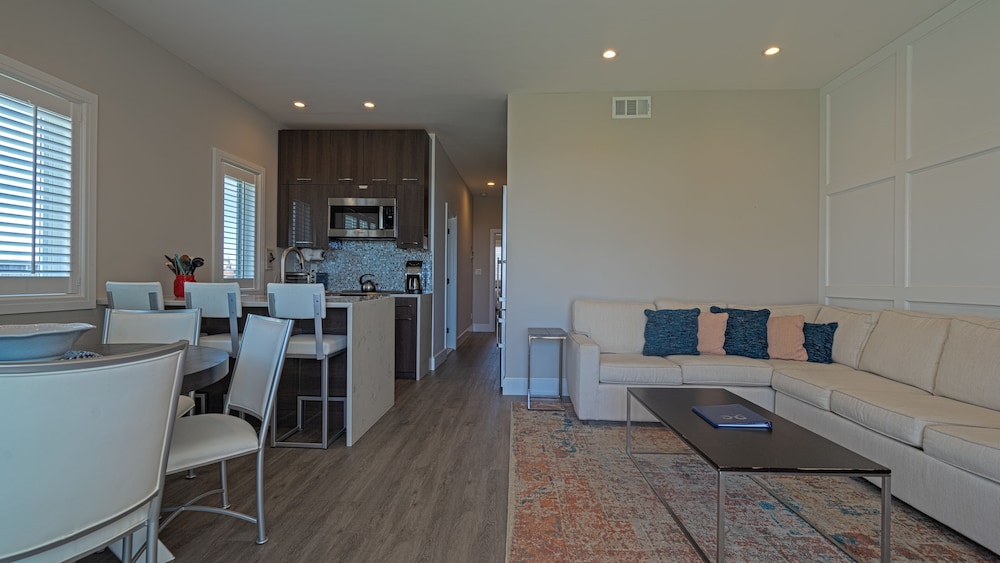 Apartamento, vistas a la piscina del hotel The Hermitage At Napeague. Foto 1