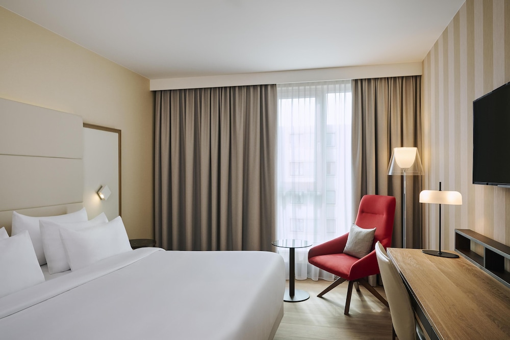 Habitación superior (Extra Bed 2 adults + 1 child) del hotel Nh Collection Nürnberg City. Foto 14