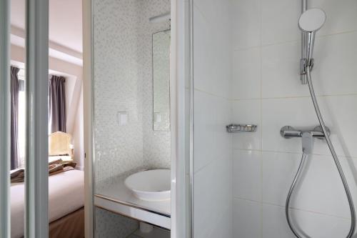 Habitación Superior con cama Queen del hotel Villa des Ambassadeurs. Foto 16