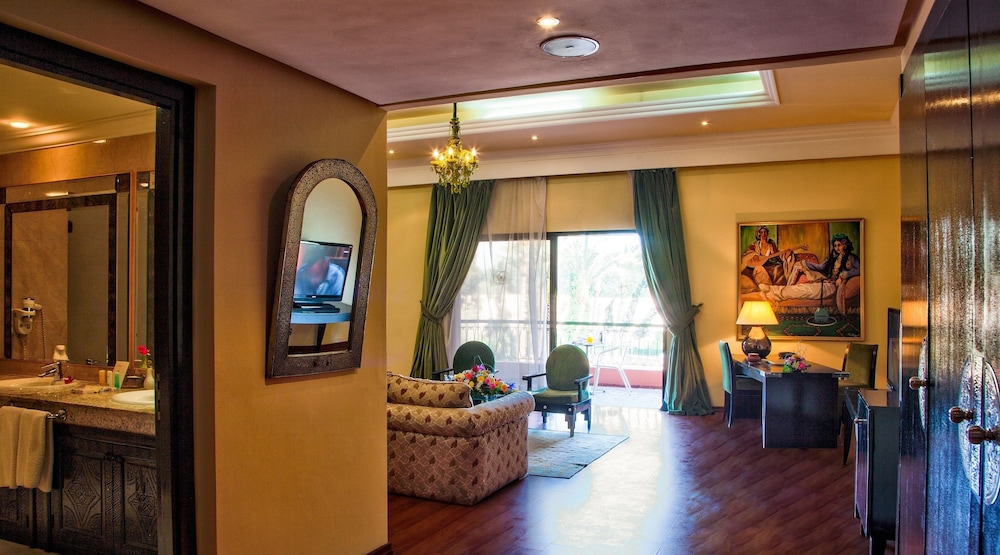 Suite junior, vistas a la piscina del hotel Royal Mirage Deluxe Marrakech. Foto 4