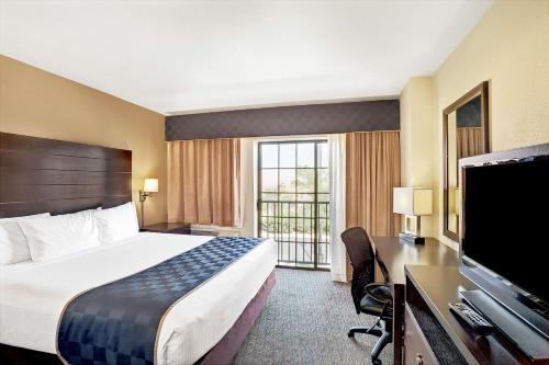 Suite Estudio - 1 cama extragrande - No fumadores del hotel Days Inn and Suites By Wyndham Page Lake Powell. Foto 1