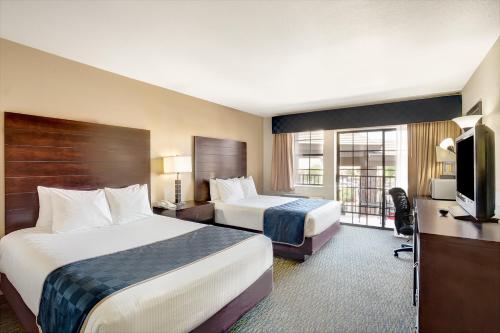 Habitación con 2 camas grandes - No fumadores del hotel Days Inn and Suites By Wyndham Page Lake Powell. Foto 1