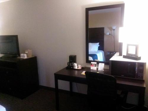 Habitación con 2 camas grandes - No fumadores del hotel Days Inn and Suites By Wyndham Page Lake Powell. Foto 3