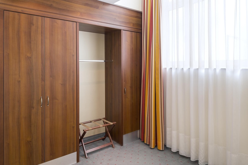 Habitación superior del hotel NH Wien Belvedere. Foto 4
