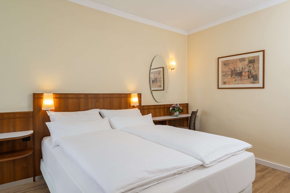 Habitación triple familiar del hotel NH Wien Belvedere. Foto 4