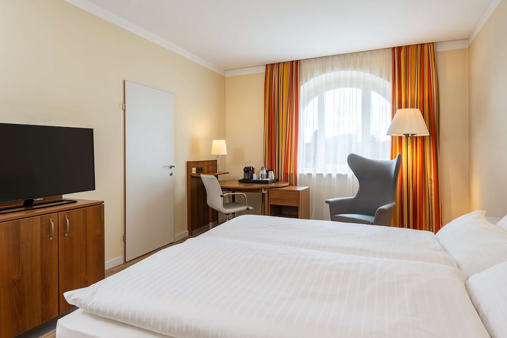 Habitación triple familiar del hotel NH Wien Belvedere. Foto 7