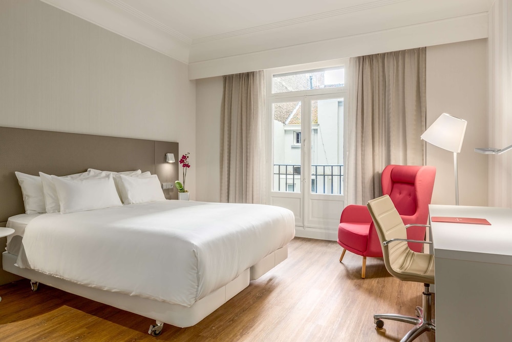 Habitación Premium del hotel NH Collection Brussels Centre. Foto 6