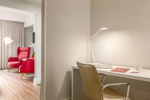 Suite Junior del hotel NH Collection Brussels Centre. Foto 2