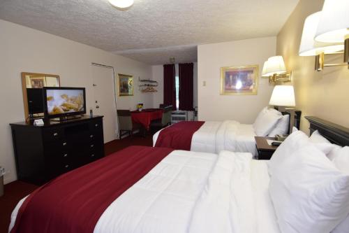 Habitación Doble - 2 camas dobles - Fumadores del hotel Knights Inn Oswego East. Foto 3