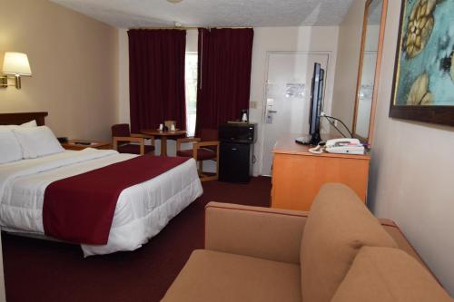 Habitación con cama grande - Fumadores del hotel Knights Inn Oswego East