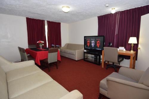 Suite Doble - no fumadores del hotel Knights Inn Oswego East. Foto 6