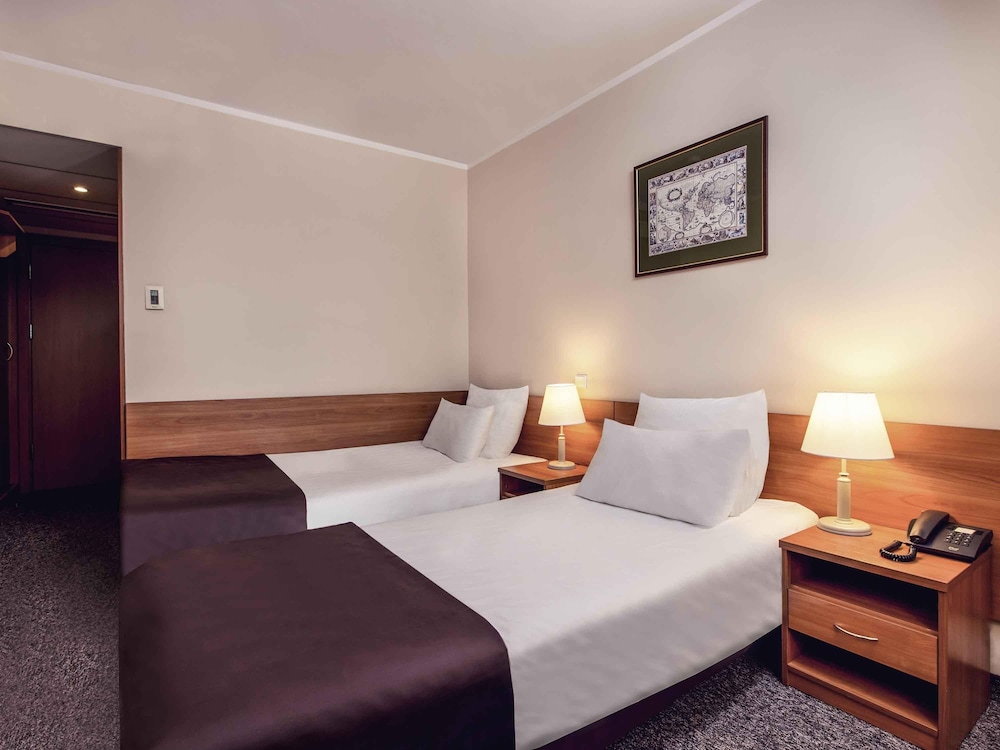 Habitación Classic con dos camas individuales del hotel Mercure Torun Centrum. Foto 3