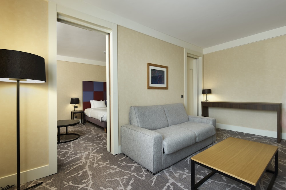 Suite junior, 1 cama de matrimonio grande (Living Area) del hotel Crowne Plaza Paris Marne-la-Vallee by IHG