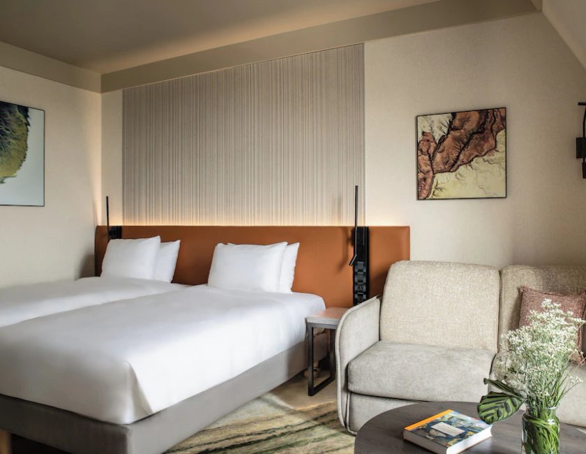 Habitación estándar, varias camas del hotel Crowne Plaza Paris Marne-la-Vallee by IHG. Foto 1