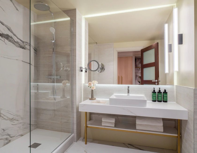 Habitación Premium, varias camas, vistas al campo de golf del hotel Crowne Plaza Paris Marne-la-Vallee by IHG