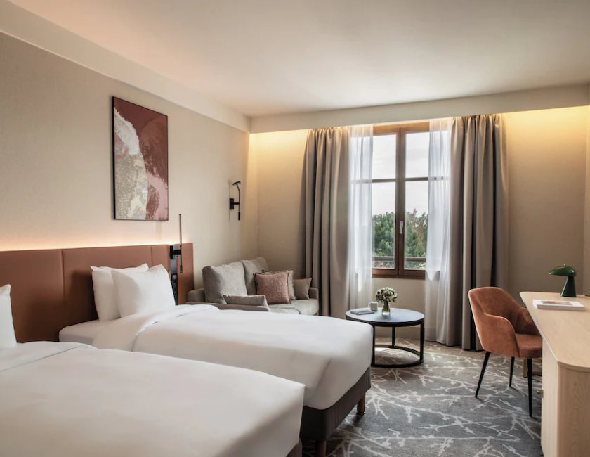Habitación Premium, varias camas, vistas al campo de golf del hotel Crowne Plaza Paris Marne-la-Vallee by IHG. Foto 3