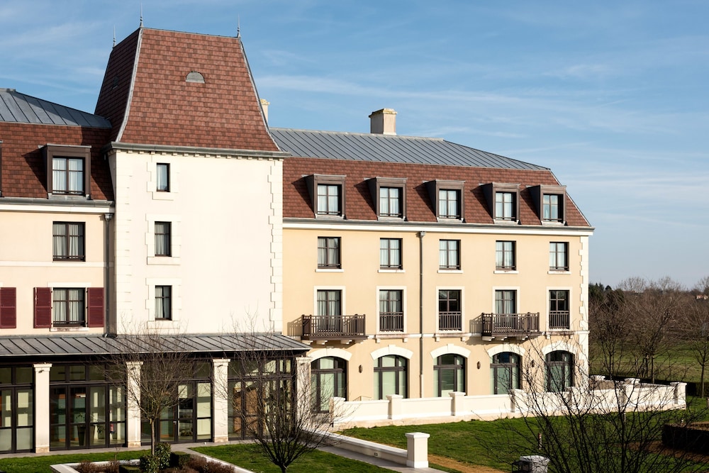 Habitación estándar, 1 cama de matrimonio grande con sofá cama del hotel Paris Marne-la-Vallee by IHG. Foto 3