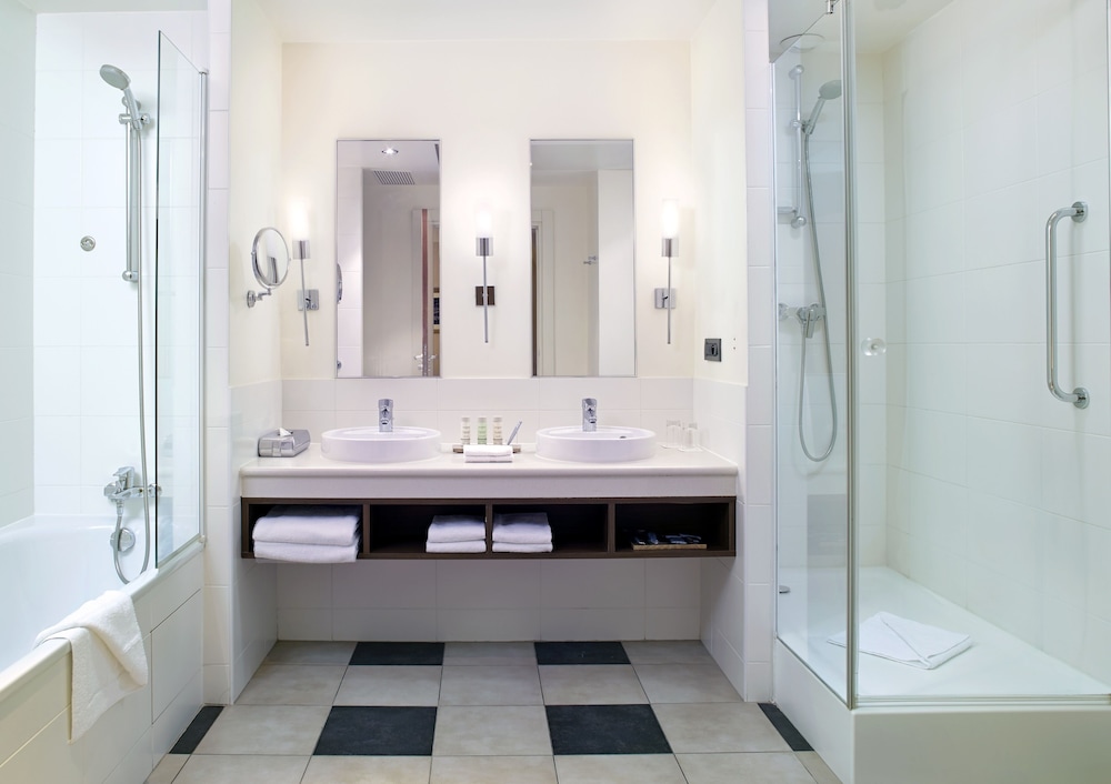 Suite, 1 habitación, vistas al campo de golf (living area) del hotel Paris Marne-la-Vallee by IHG. Foto 4