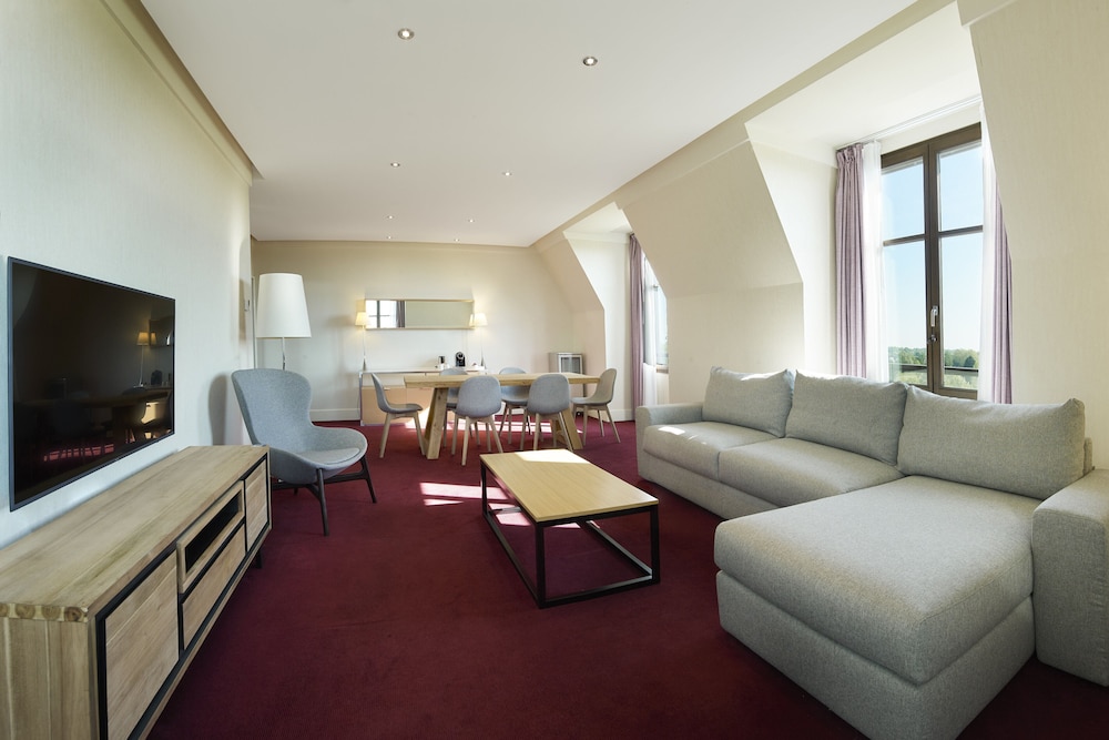 Suite presidencial, 1 cama individual, cocina básica (living area) del hotel Paris Marne-la-Vallee by IHG. Foto 3