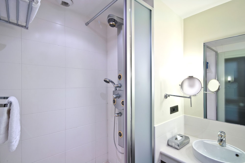 Suite presidencial, 1 cama individual, cocina básica (living area) del hotel Paris Marne-la-Vallee by IHG. Foto 5