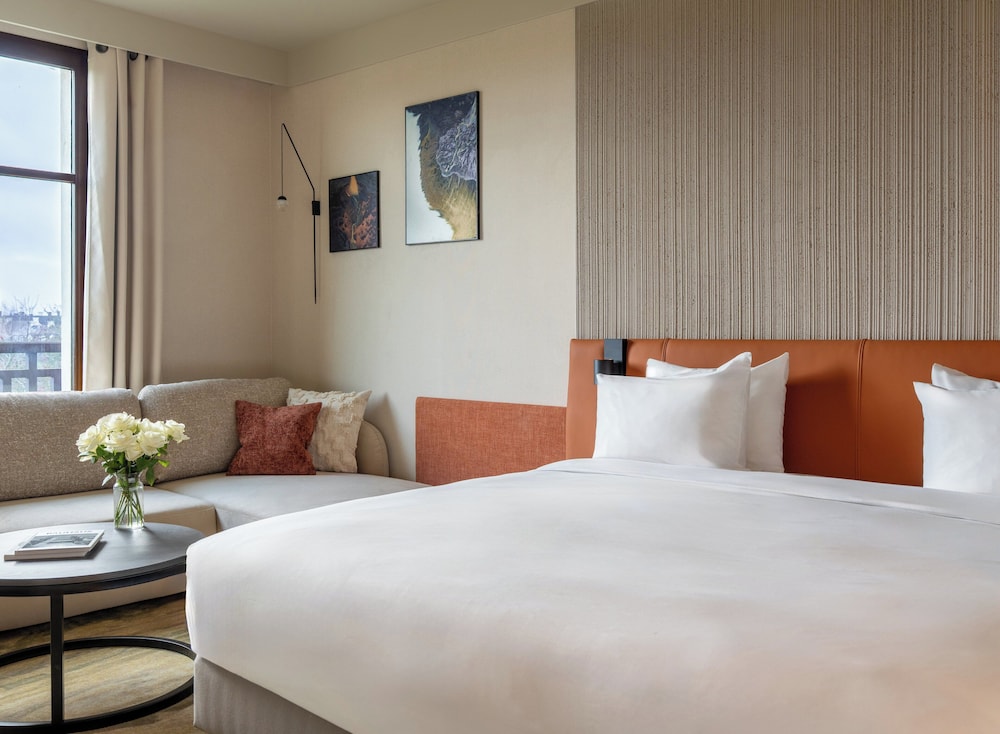 Habitación Premium, 1 cama de matrimonio grande con sofá cama del hotel Paris Marne-la-Vallee by IHG. Foto 8