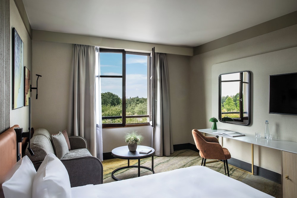 Habitación Premium, 1 cama de matrimonio grande con sofá cama, vistas al campo de golf del hotel Crowne Plaza Paris Marne-la-Vallee by IHG. Foto 6