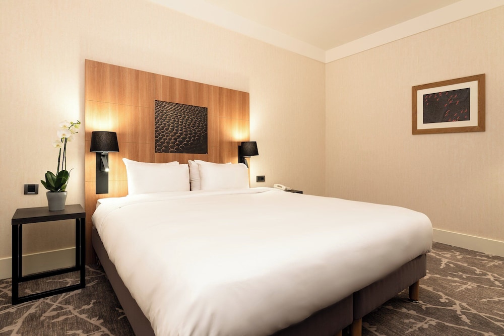 Suite junior, 1 cama de matrimonio grande (Living Area) del hotel Crowne Plaza Paris Marne-la-Vallee by IHG. Foto 1
