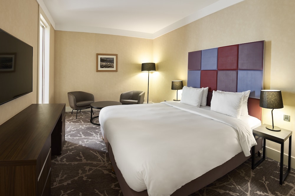 Suite junior, 1 cama de matrimonio grande (Living Area) del hotel Crowne Plaza Paris Marne-la-Vallee by IHG. Foto 2