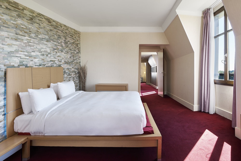 Suite Signature (living area) del hotel Crowne Plaza Paris Marne-la-Vallee by IHG. Foto 5