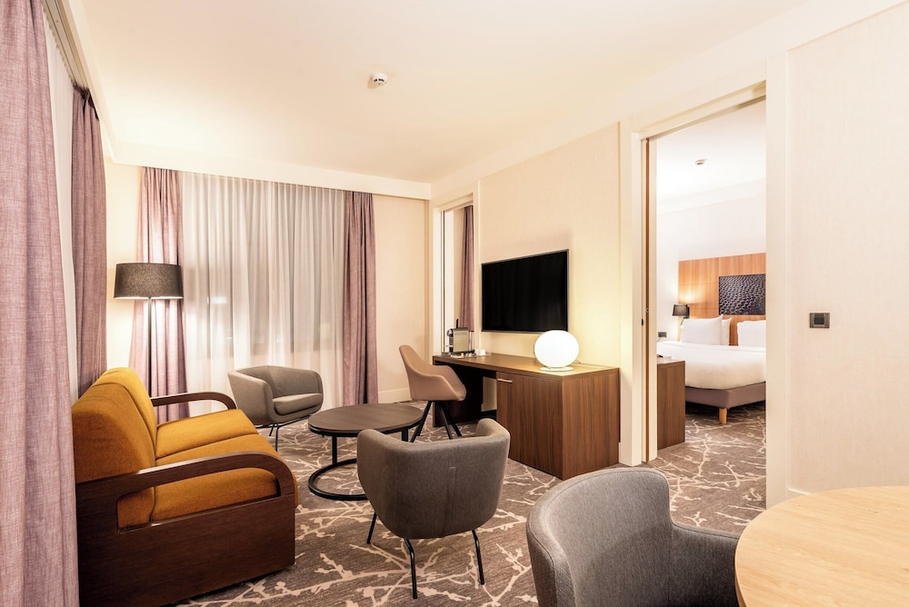 Suite, 1 habitación, vistas al campo de golf (living area) del hotel Crowne Plaza Paris Marne-la-Vallee by IHG. Foto 6