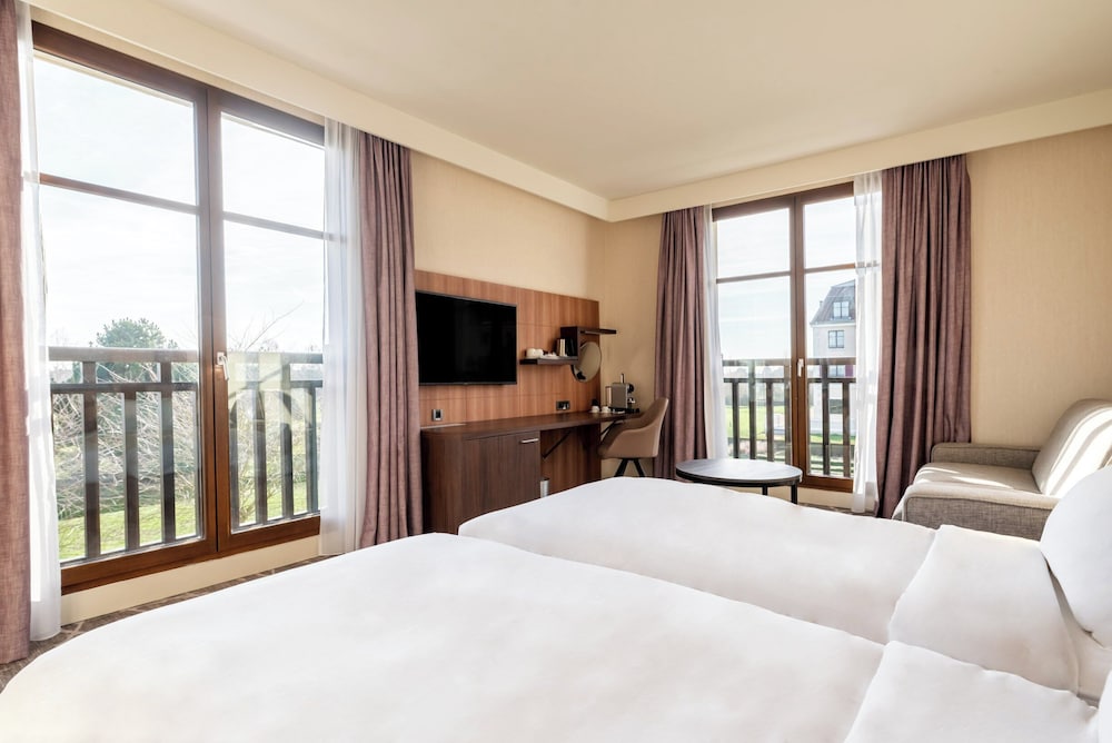 Habitación Premium, varias camas del hotel Crowne Plaza Paris Marne-la-Vallee by IHG. Foto 9