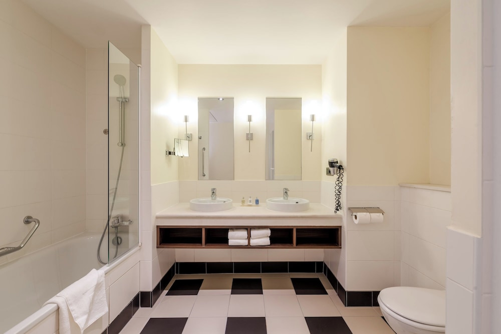 Suite junior, 1 cama de matrimonio grande (Living Area) del hotel Crowne Plaza Paris Marne-la-Vallee by IHG. Foto 11