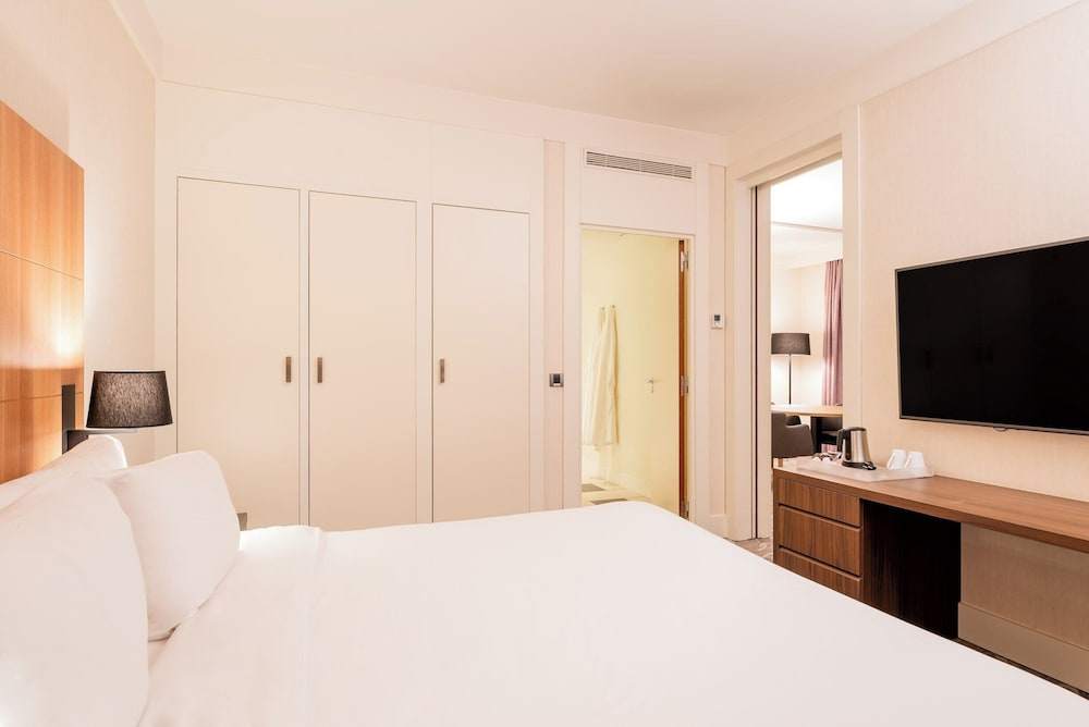 Suite, 1 habitación, vistas al campo de golf (living area) del hotel Crowne Plaza Paris Marne-la-Vallee by IHG. Foto 9