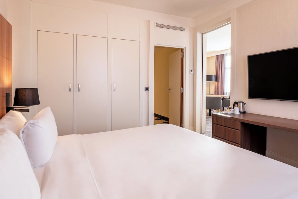 Suite, 1 habitación, vistas al campo de golf (living area) del hotel Crowne Plaza Paris Marne-la-Vallee by IHG. Foto 10