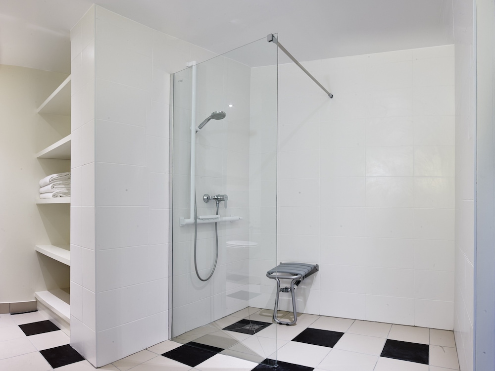 Habitación estándar, 1 cama de matrimonio, accesible para personas con discapacidad del hotel Crowne Plaza Paris Marne-la-Vallee by IHG. Foto 4
