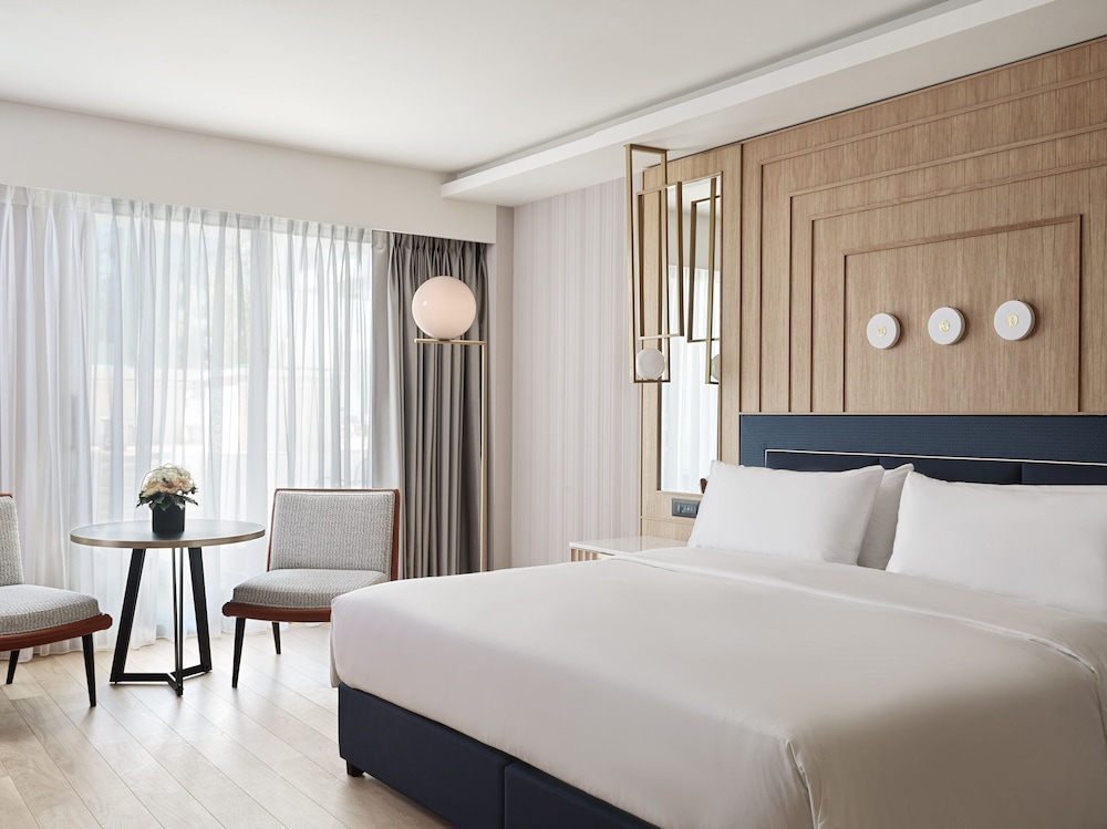 Junior Suite with Pool del hotel Grand Hyatt Athens. Foto 1