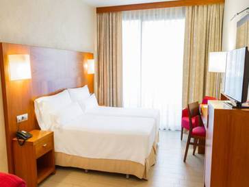 Habitación doble del hotel Ar Diamante Beach Spa and Convention Center. Foto 1